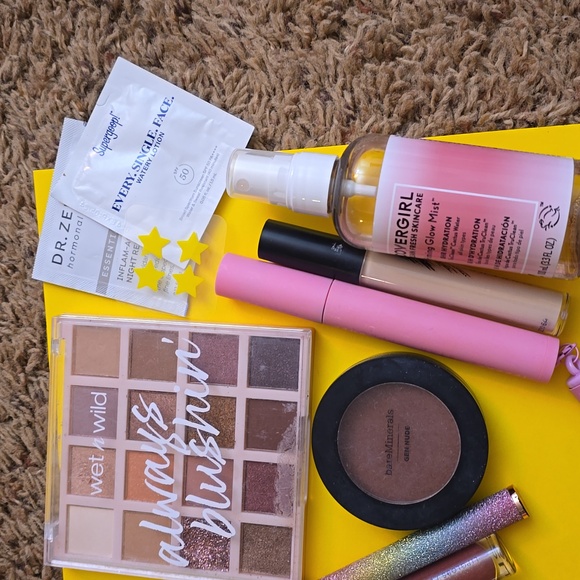 Makeup bundle #3 - Picture 3 of 3